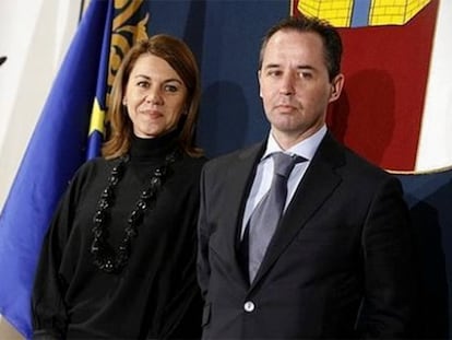 El inspector jefe de Policía Nacional Andrés Gómez Gordo con María Dolores de Cospedal en su etapa en el Gobierno de Castilla-La Mancha.