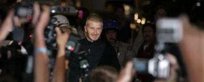 David Beckham, rodeado de fotógrafos al llegar a Los Ángeles.