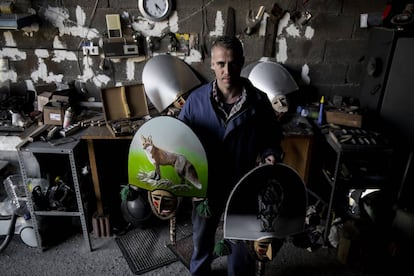 Marcos Álvarez, en su taller.