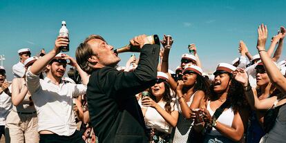Mads Mikkelsen en un punto álgido de ‘Otra ronda’ (Thomas Vinterberg, 2020). Al que firma no le gustó.