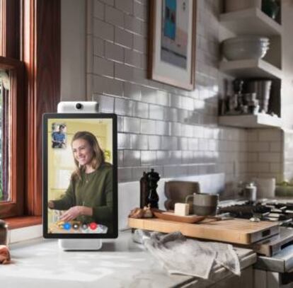 Imagen distribuida por Facebook de un dispositivo Portal para videollamadas.