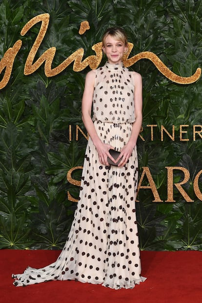 Carey Mulligan acudió a la gala vestida  de Prada.