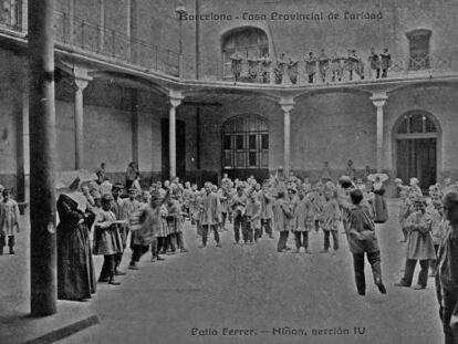 Uno de los patios de la antigua Casa de la Caritat. 