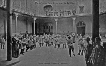 Uno de los patios de la antigua Casa de la Caritat.