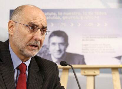 Rodolfo Ares, durante la presentación, ayer, de los actos que el PSE-EE celebrará con ocasión del 29º aniversario del Estatuto vasco.