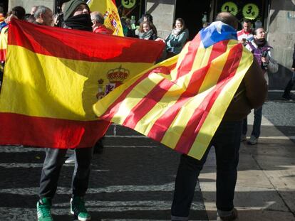 Protestes a la plaça Sant Jaume de Barcelona