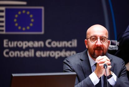 El presidente del Consejo Europeo, Charles Michel, espera el comienzo de la segunda jornada de la cumbre europea.