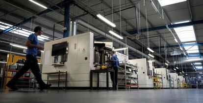 Empleados de la empresa aeronáutica Cauquil SAS en Mondouzil, sur de Francia. 