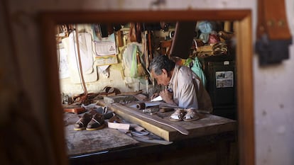 Fabricante de calzado en San Cristóbal de las Casas, Chiapas.