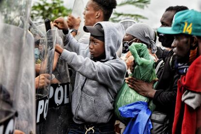 Autoridades religiosas de Puerto Maldonado afirman que se está generando una crisis social y aglomeración de personas debido al cierre de fronteras ocasionado por la pandemia.