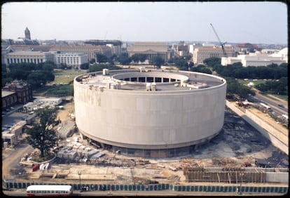 The Hirshhorn Museum during construction in June 1973, one year prior to its opening.