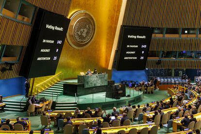 Miembros de la Asamblea General de la ONU, durante la sesión celebrada este viernes en la sede de la organización en Nueva York. 