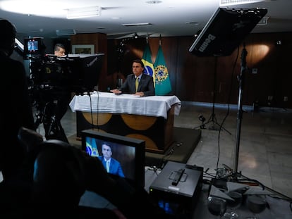 Jair Bolsonaro durante la grabación de una declaración oficial sobre las vacunas contra la covid-19.