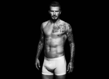 David Beckham lleva unos boxer de la línea de ropa interior que diseñó para H&M.