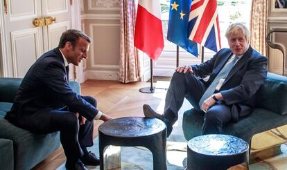 Emmanuel Macron (a la izquierda) y Boris Johnson, en el encuentro del palacio del Elíseo.