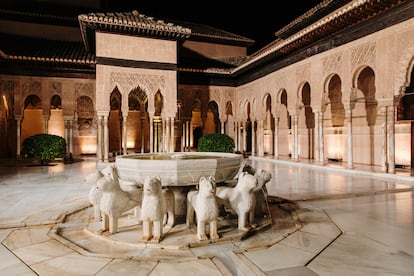 El patio de los leones de la Alhambra, Granda, por la noche, en imagen cedida.