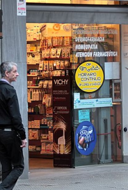 Fachada de la farmacia del boticario de Bilbao condenado.