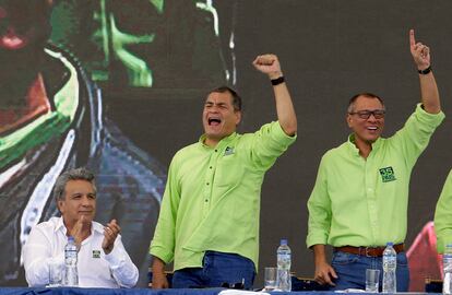 Lenin Moreno, Rafael Correa y Jorge Glas durante la convención del partido Alianza País en 2016. 