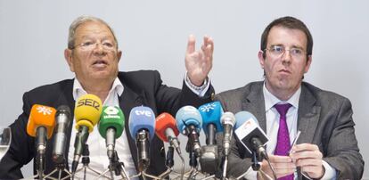 El coordinador de Manos Limpias en Andalucía, Arnaldo Fernández, y Rafael Prieto.