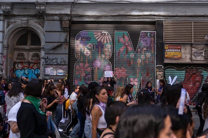 Mujeres en la marcha del Día Internacional de la Mujer en Valparaíso (Chile), en 2023.