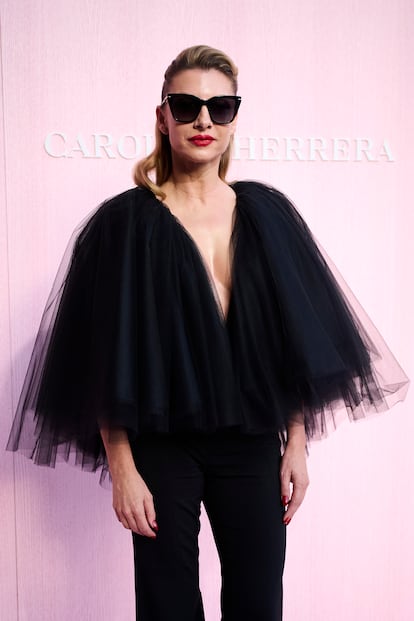 Najwa Nimri escogió un original cuerpo de tul y pantalones, todo en negro.