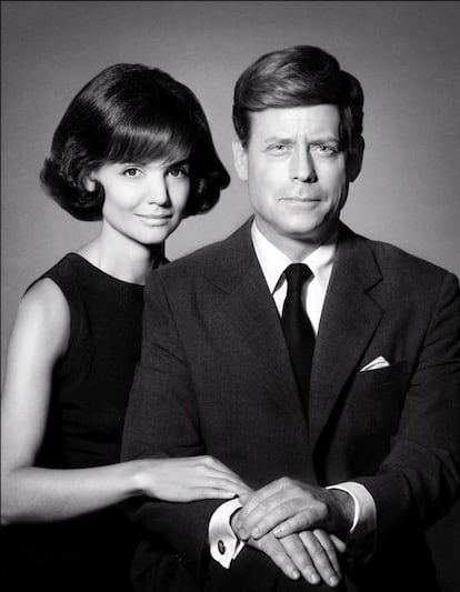 Katie Holmes y Greg Kinnear, en sus papeles de Jacqueline y John F. Kennedy.