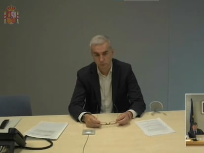 Ricardo Costa, 'ex número dos' de Camps, durante su declaración en el juicio contra el expresidente valenciano, este martes.