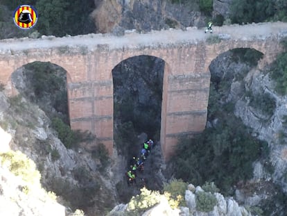 Un momento del rescate en al Peña Cortada, en Valencia, en una imagen de la web del Consorcio de Bomberos de Valencia.