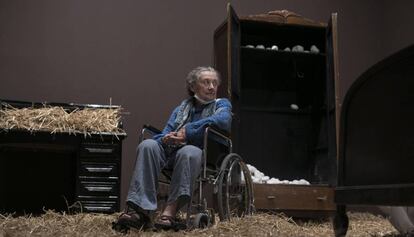 Fina Miralles, amb una de les seves obres al Macba.