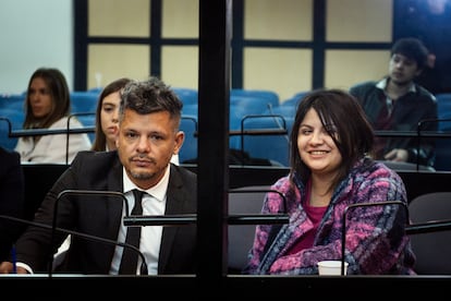 Brenda Uliarte sonríe durante el juicio en los Tribunales de Comodoro Py, en Buenos Aires. 