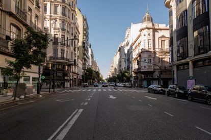 La avenida Callao luce casi vacía durante la huelga general en Buenos Aires.