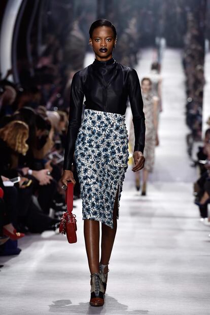 Christian Dior : Runway &#8211; Paris Fashion Week Womenswear Fall/Winter 2016/2017