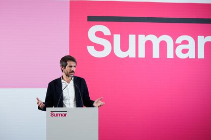 El portavoz de Sumar, Ernest Urtasun, este lunes durante una rueda de prensa en el Espacio Rastro (Madrid).