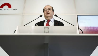 El líder del PSC, Miquel Iceta, durante la rueda de prensa en el Parlament el jueves pasado.