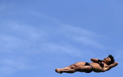 El nadador Alejandro Iván Navarro de México durante la final de la Copa Mundial de Salto, en Río de Janeiro (Brasil).