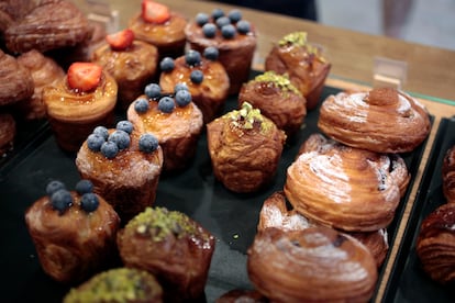 Especialidades dulces con hojaldre de Clan Obrador, en Madrid, donde destacan los cruffins de sabores.