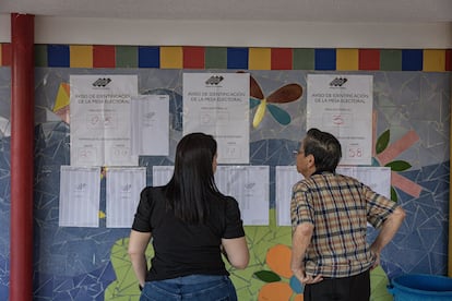 Los centros de votación en Venezuela empezaron a abrir sus puertas hacia las 06.00 hora local (10.00 GMT) para unos comicios regionales y legislativos.