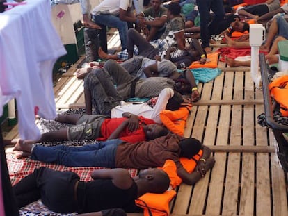 Los migrantes rescatados por el 'Open Arms', el pasado jueves.