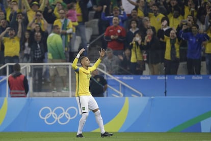 Neymar, al marcar su gol a Colombia.