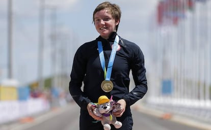 Kelly Catlin, en julio de 2015 tras ganar la prueba individual de ciclismo para mujeres en los Juegos Panamericanos de Milton (Ontario, Canadá). 