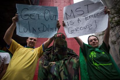 Manifestantes neste domingo na Paulista.