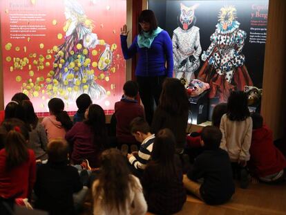 Taller para 16 niños '16 personajes que maravillan... y Miguel de Cervantes, celebrado ayer en la Biblioteca Nacional.