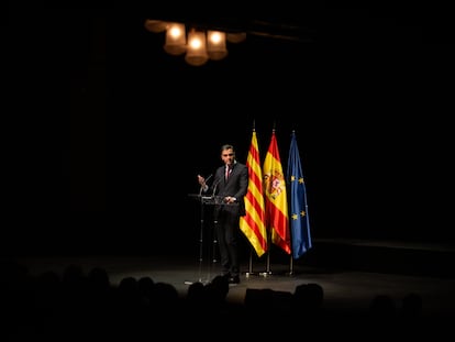 El presidente del Gobierno, Pedro Sánchez, pronuncia la conferencia 'Reencuentro: un proyecto de futuro para toda España', en el Teatre del Liceu de Barcelona el lunes.