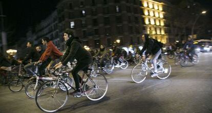 Ciclistas en el centro de Barcelona.