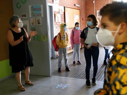 Primer día de clase de los alumnos del colegio público El Vallés, en Barcelona.