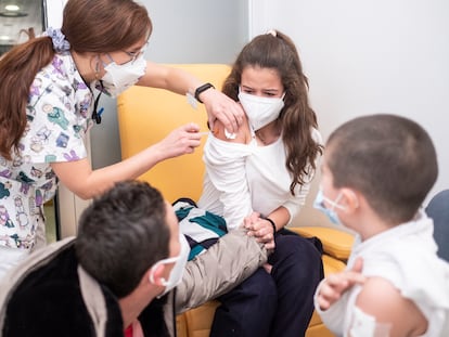 DVD 1085 (15/12/2021) Hospital La Paz.
Una niña es vacunada en el ala de maternidad del hospital La Paz de Madrid
 David Expósito