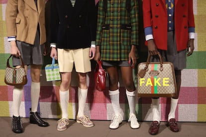 Una imagen de 'backstage' previa al desfile de la coleccin oto?o/invierno 2020 de Gucci.