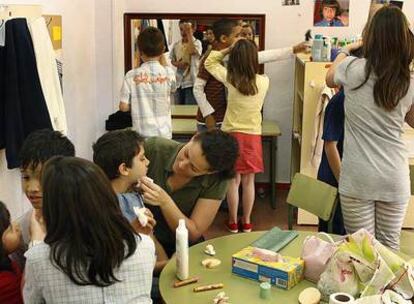 Algunos de los alumnos que participan en el taller de ópera que imparte el colegio Tierno Galván de Móstoles.