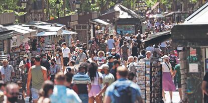 Turistas en la rambla de Barcelona.