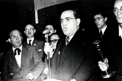 Juan Negrín, pronunciando un discurso en México en agosto de 1945. Fotografía del libro <i>Negrín. Una biografía de la figura más difamada de la España del siglo XX.</i>